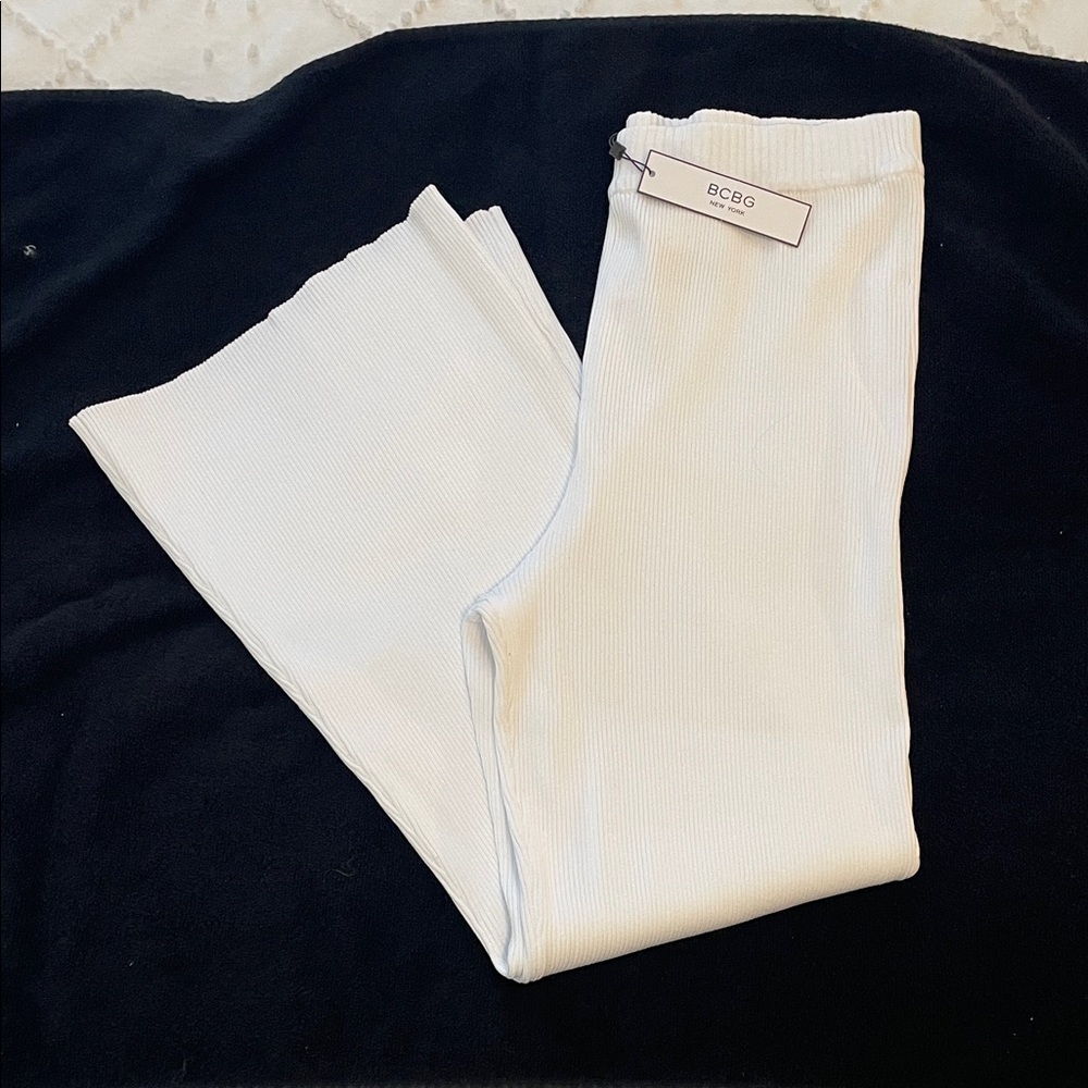 BCBG white ribbed knit pull on pants nwt
